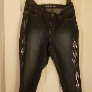 Hannah straghit leg jeans. Stretch material to flatter your figure. Dark blue.